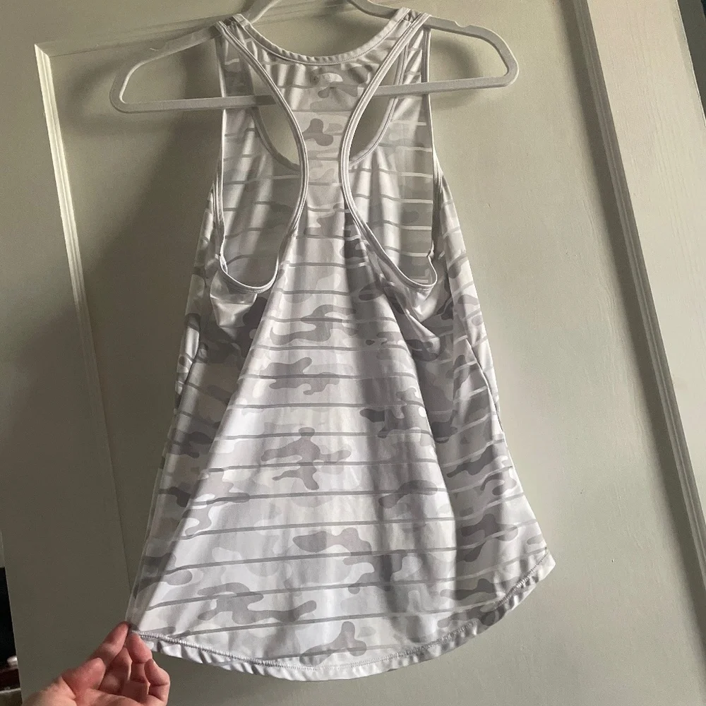 Zyia Active Razorback - Picture 2 of 2